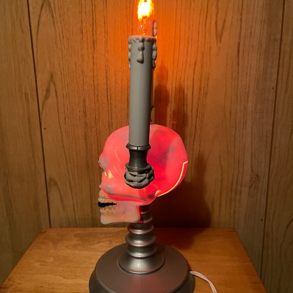 Trendmasters 1994 flickering light up scull candelabra Halloween decor - Picture 3 of 10